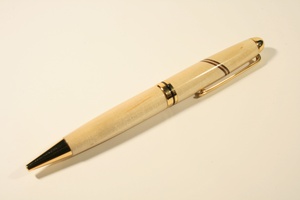 Classic pen in birch with 24 carat gold finish and oak & sapele inlay