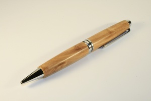 Classic pen in olive with chrome finish