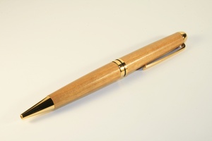 Classic pen in tarred alder with 24 carat gold finish