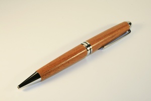 Classic pen in mango with chrome finish