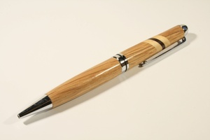 Classic pen in oak with chrome finish and aspen & sapele inlay