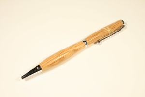 Slimline pen in oak with chrome finish and maple & polycarbonate inlay